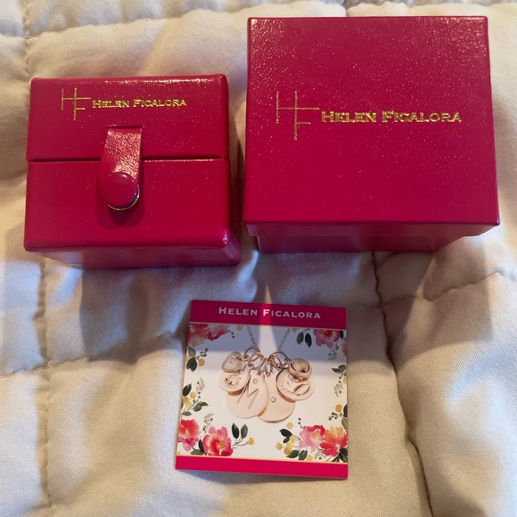 Helen Ficalora “C” charm 14K Gold Pendant Charm. With box and certificate. - Picture 4 of 7